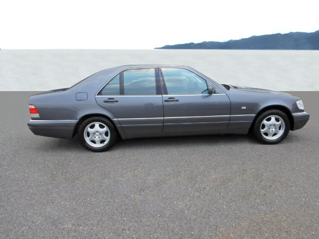 Mercedes-BenzS 320