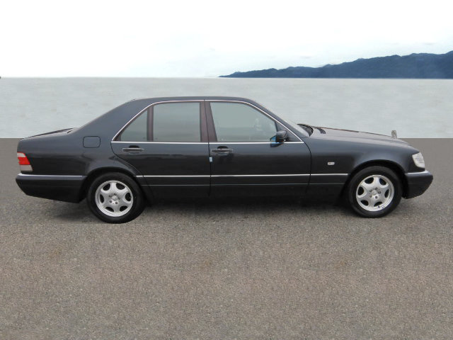 Mercedes-BenzS 320