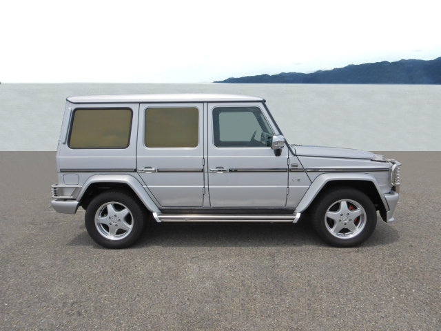 Mercedes-BenzG 320