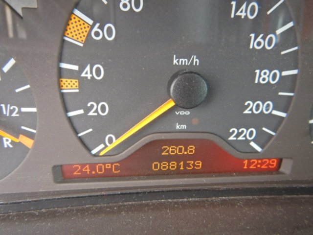 MERCEDES-BENZ G 320