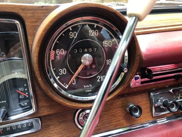 MERCEDES-BENZ 220