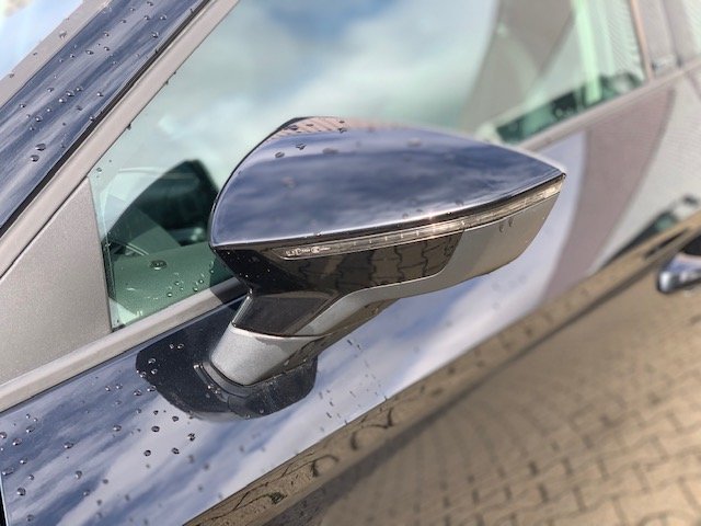 SEAT (E) Leon