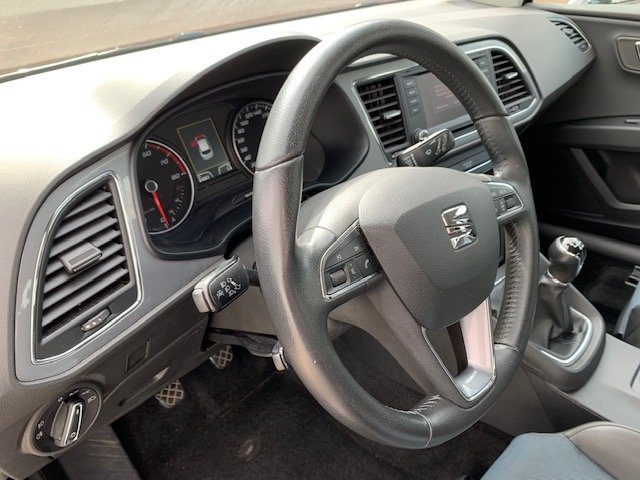 SEAT (E) Leon