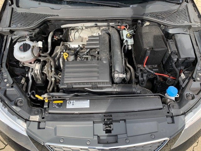SEAT (E) Leon