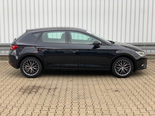 SEAT (E) Leon