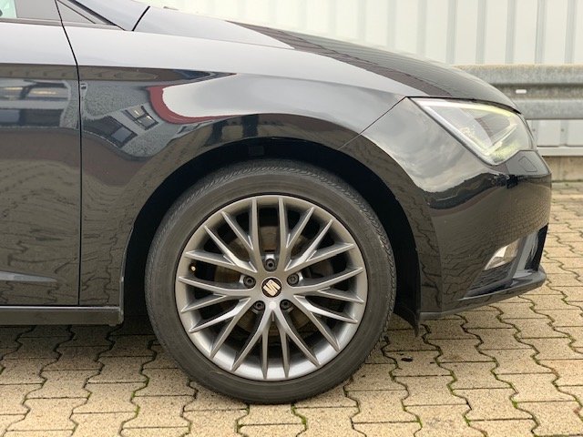 SEAT (E) Leon
