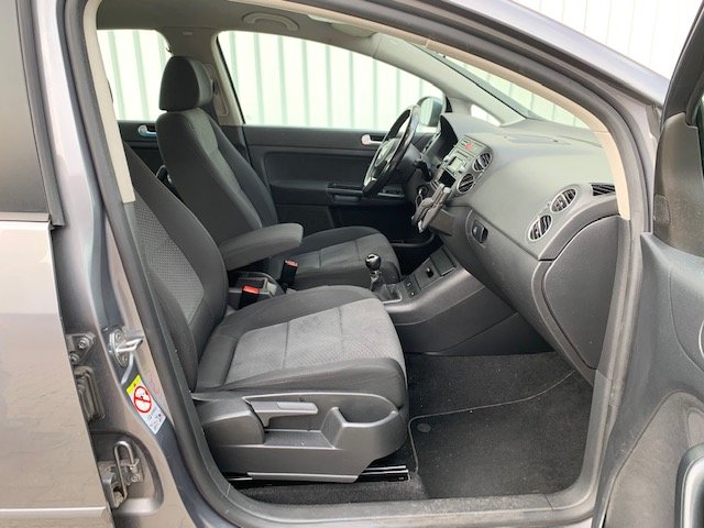 VOLKSWAGEN-VW Golf