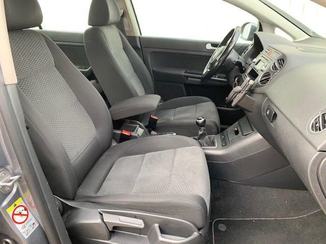 VOLKSWAGEN-VW Golf