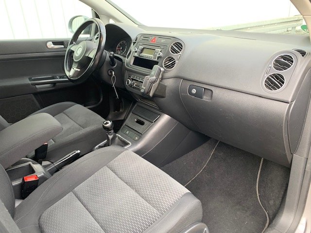 VOLKSWAGEN-VW Golf