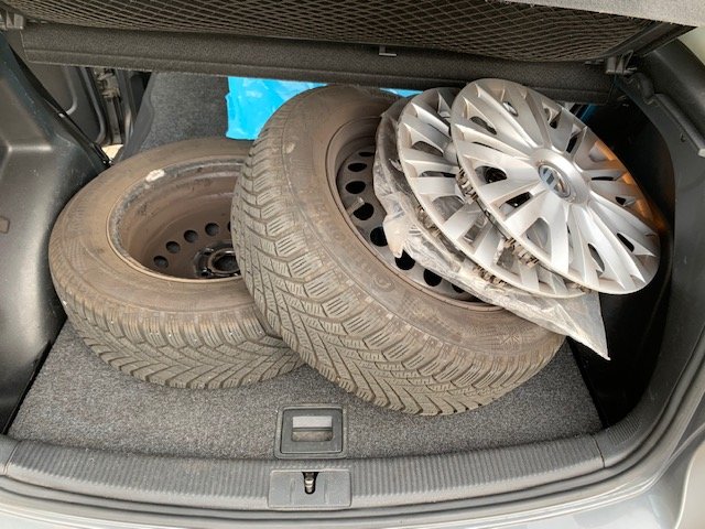 VOLKSWAGEN-VW Golf