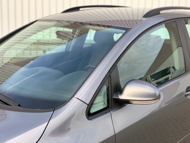 VOLKSWAGEN-VW Golf
