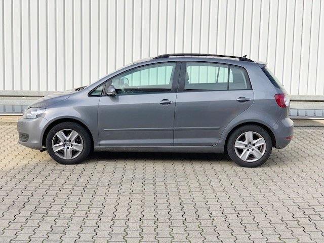 VOLKSWAGEN-VW Golf