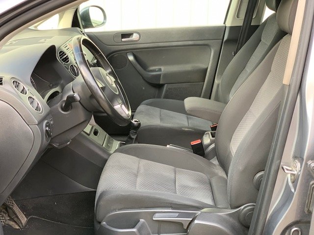VOLKSWAGEN-VW Golf