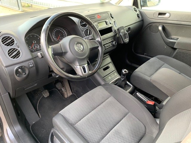 VOLKSWAGEN-VW Golf