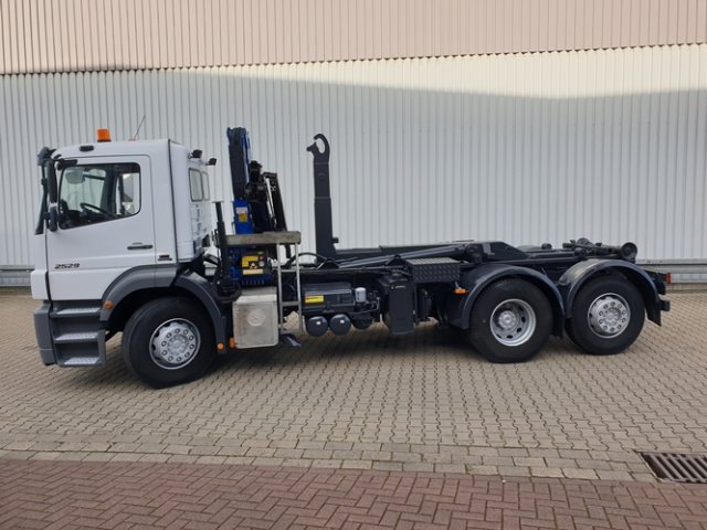 Mercedes-BenzAxor