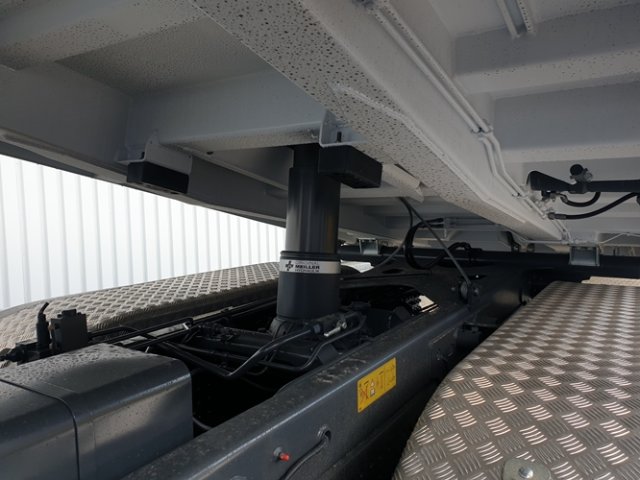 DAIMLER-BENZ Arocs