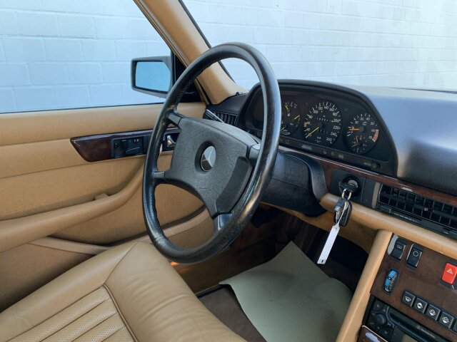 MERCEDES-BENZ 560