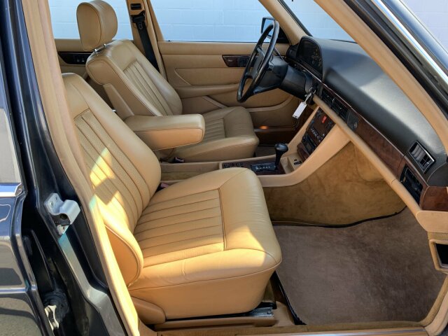 MERCEDES-BENZ 560