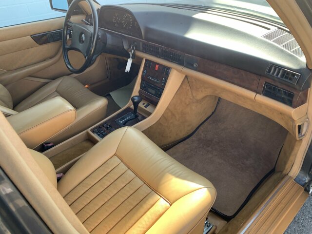 MERCEDES-BENZ 560