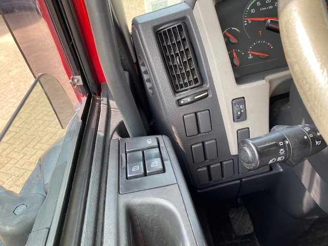 VOLVO (S) FL
