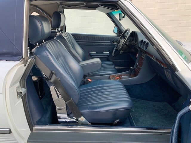MERCEDES-BENZ 560