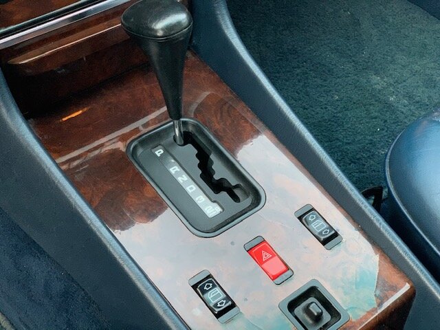 MERCEDES-BENZ 560