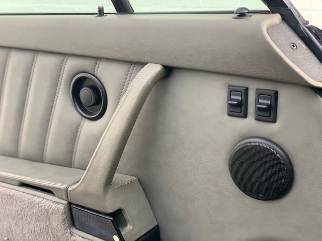 PORSCHE 964