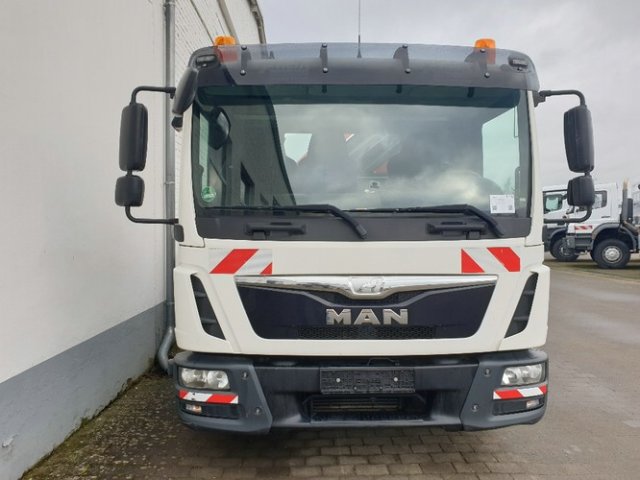 MAN