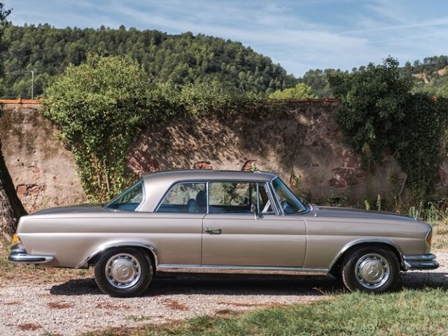 Mercedes-Benz280 SE