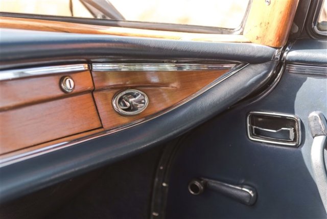 MERCEDES-BENZ 280 SE