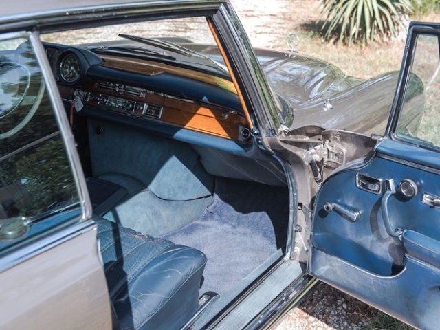 MERCEDES-BENZ 280 SE
