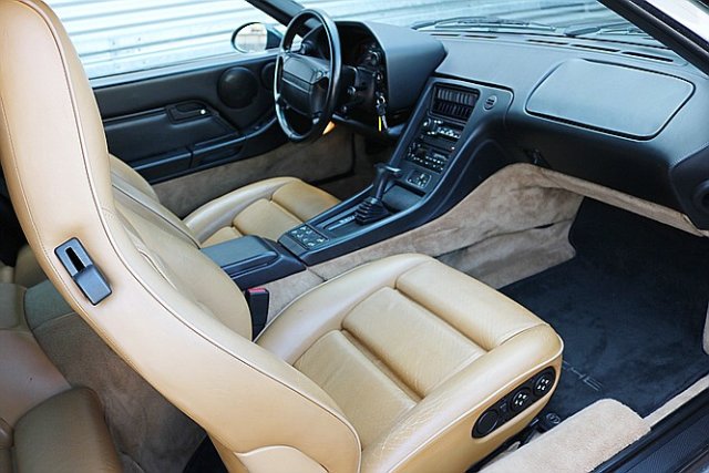 PORSCHE 928
