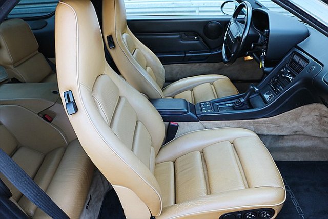 PORSCHE 928