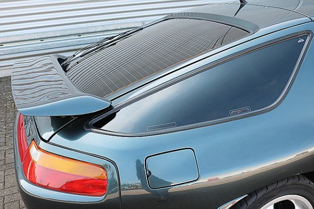 PORSCHE 928