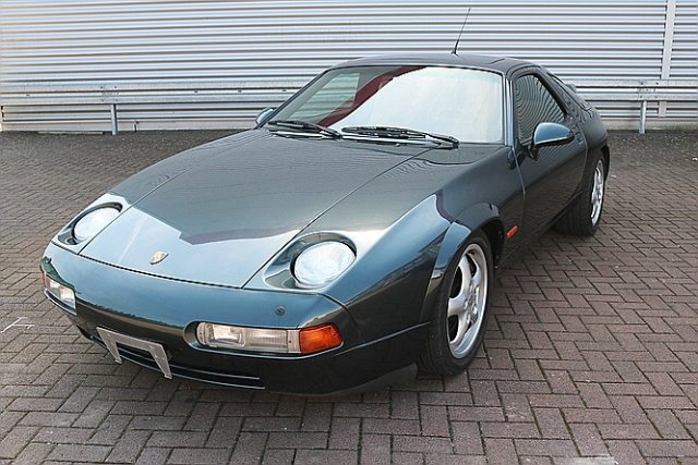 PORSCHE 928