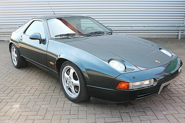 PORSCHE 928