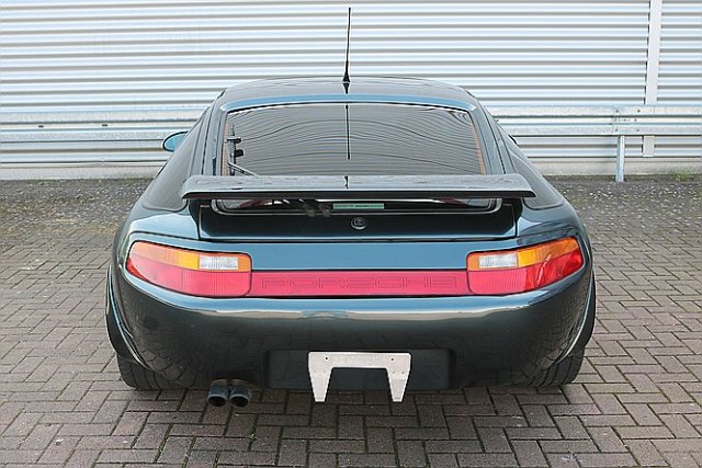 PORSCHE 928