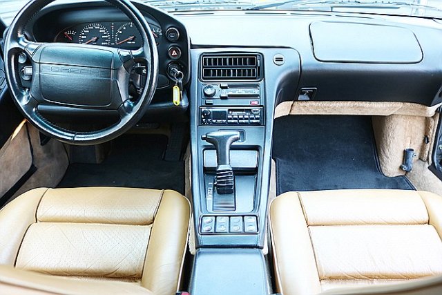 PORSCHE 928