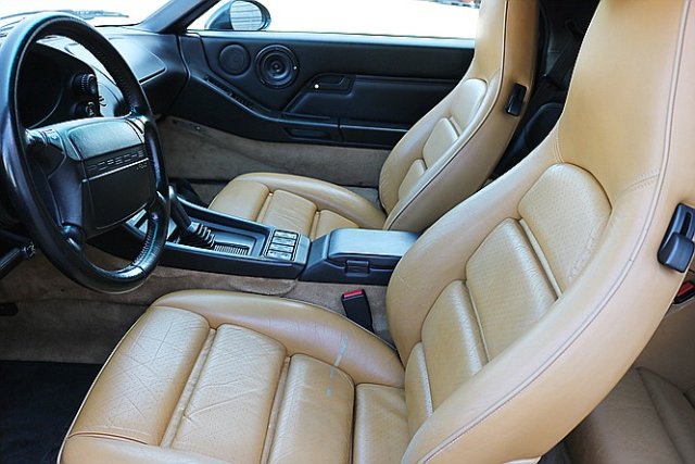 PORSCHE 928