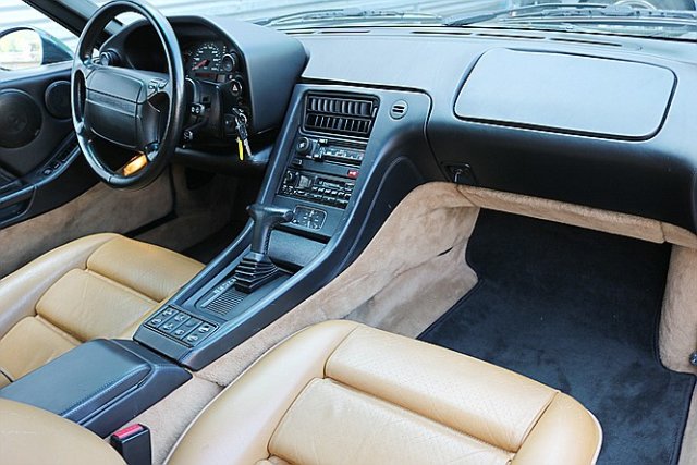 PORSCHE 928