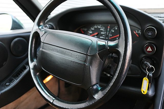 PORSCHE 928