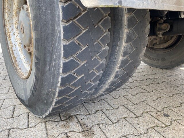 DAIMLER-BENZ -