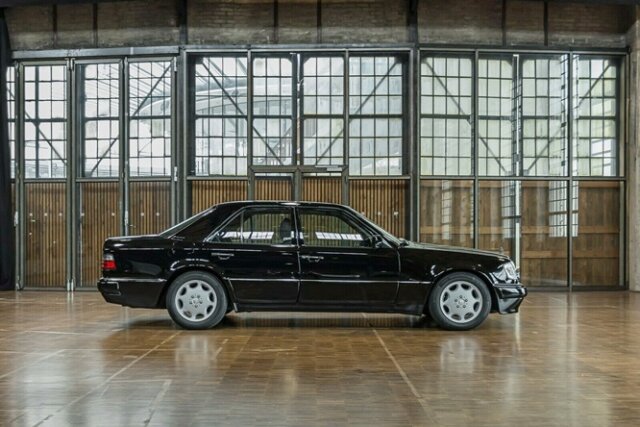 Mercedes-BenzE 500