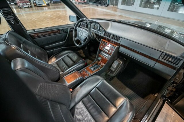 MERCEDES-BENZ E 500