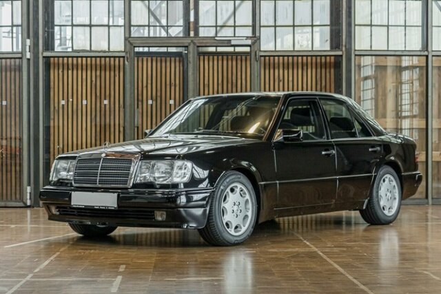 MERCEDES-BENZ E 500