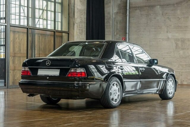 MERCEDES-BENZ E 500
