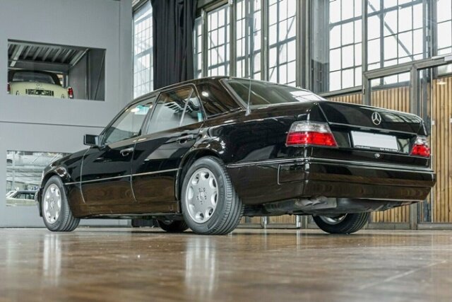 MERCEDES-BENZ E 500