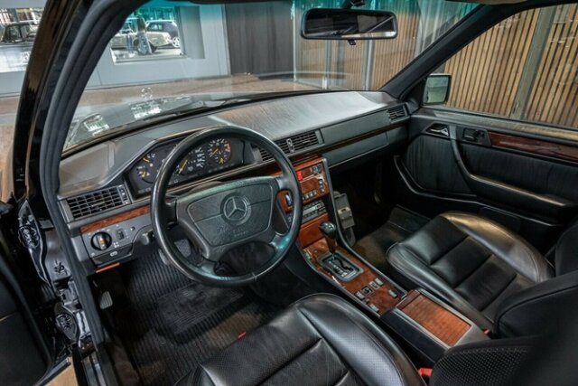 MERCEDES-BENZ E 500