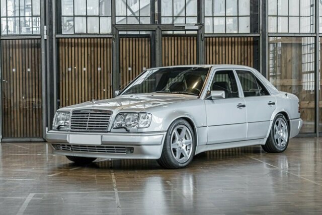 Mercedes-BenzE 500