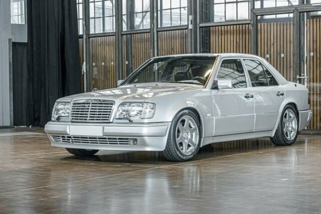 MERCEDES-BENZ E 500